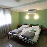 House Eugenia 아파트 *