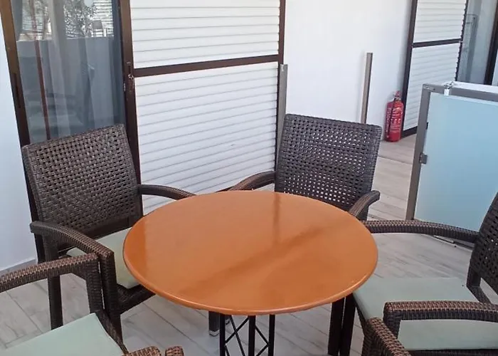 House Eugenia Apartman Szárti